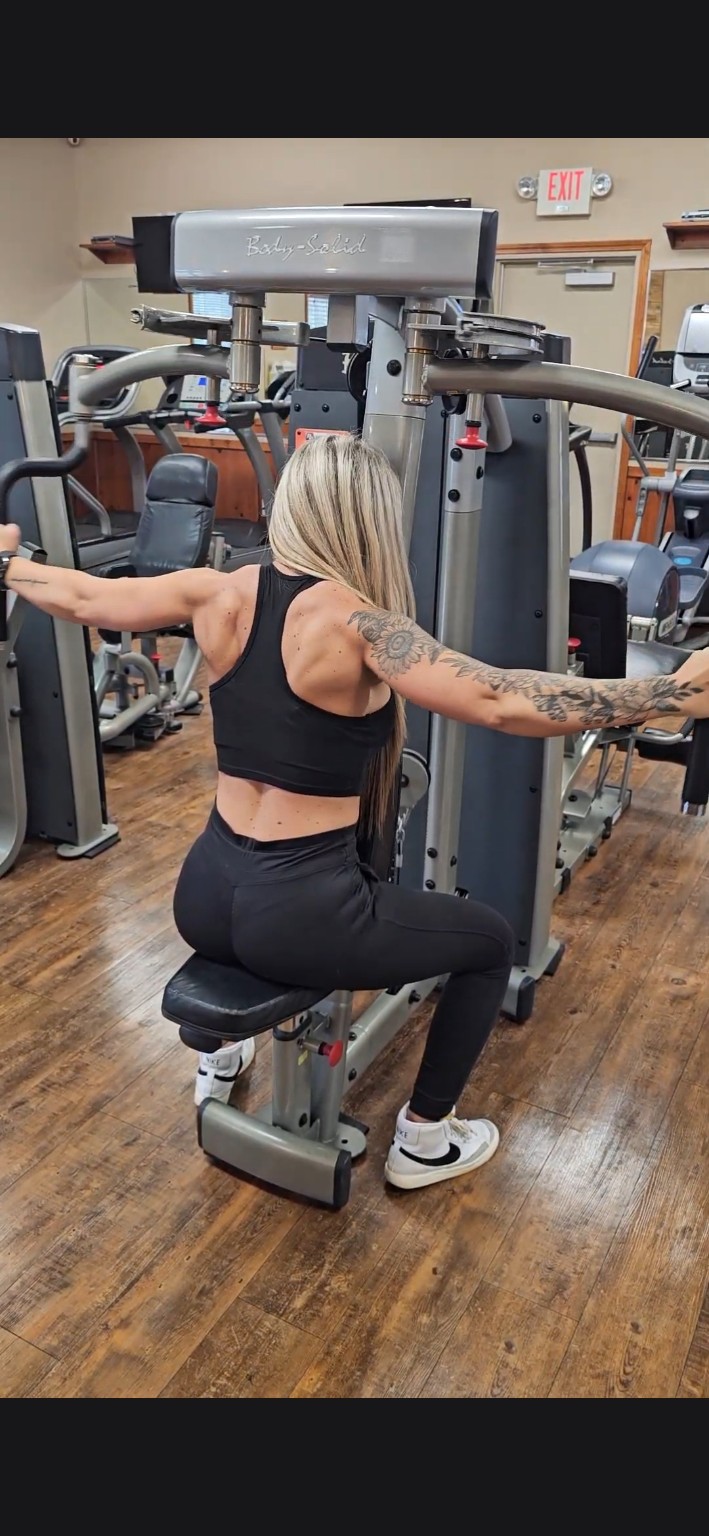 Mandy working out at the gym